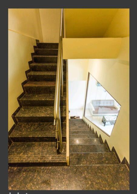 Hotel Emerald Near T2 International Airport Мумбай Екстериор снимка